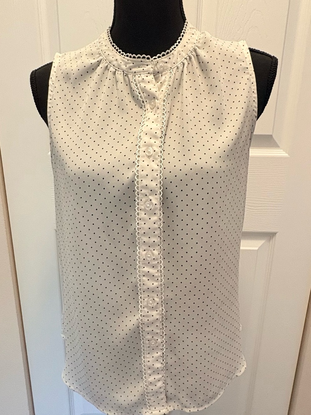 Banana Republic Cream Sleeveless Polka Dot Button-Front Camisole